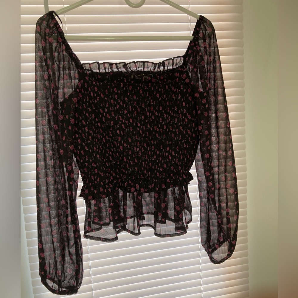 Roushed crop top with long sleeves